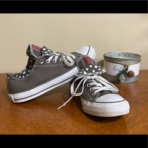 Converse all star chucks.